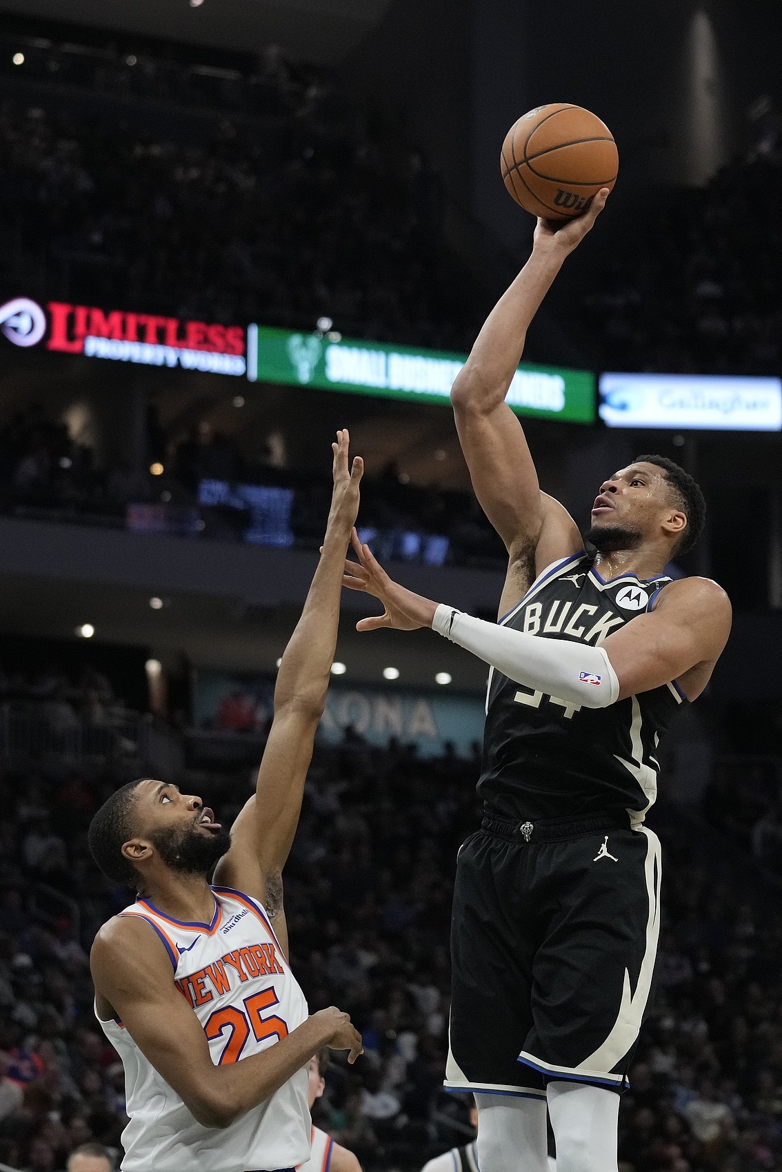 雄鹿翻盘江苏队，布伦森惊艳四座