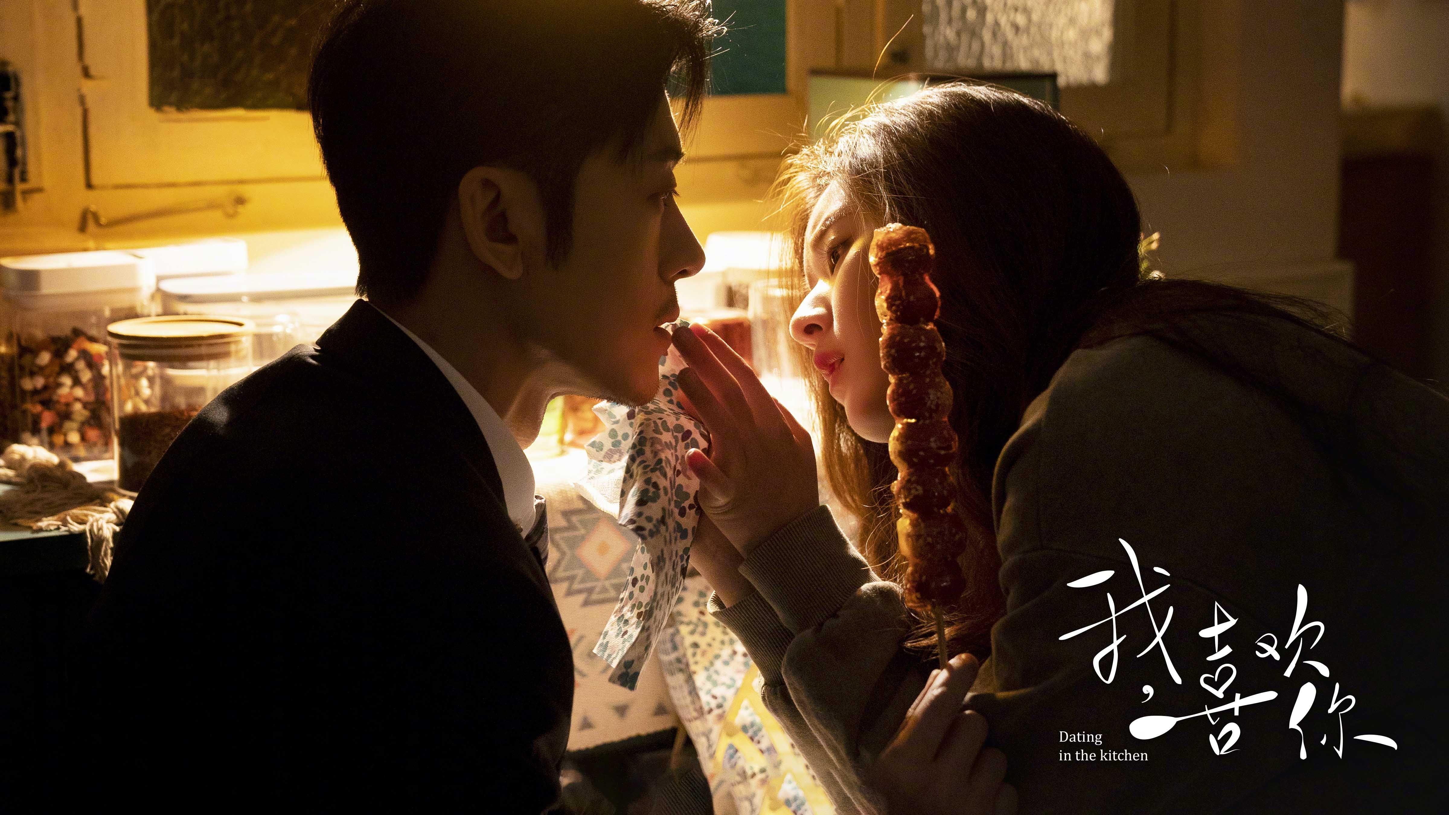 友谊赛的深夜,足球的两种哲学